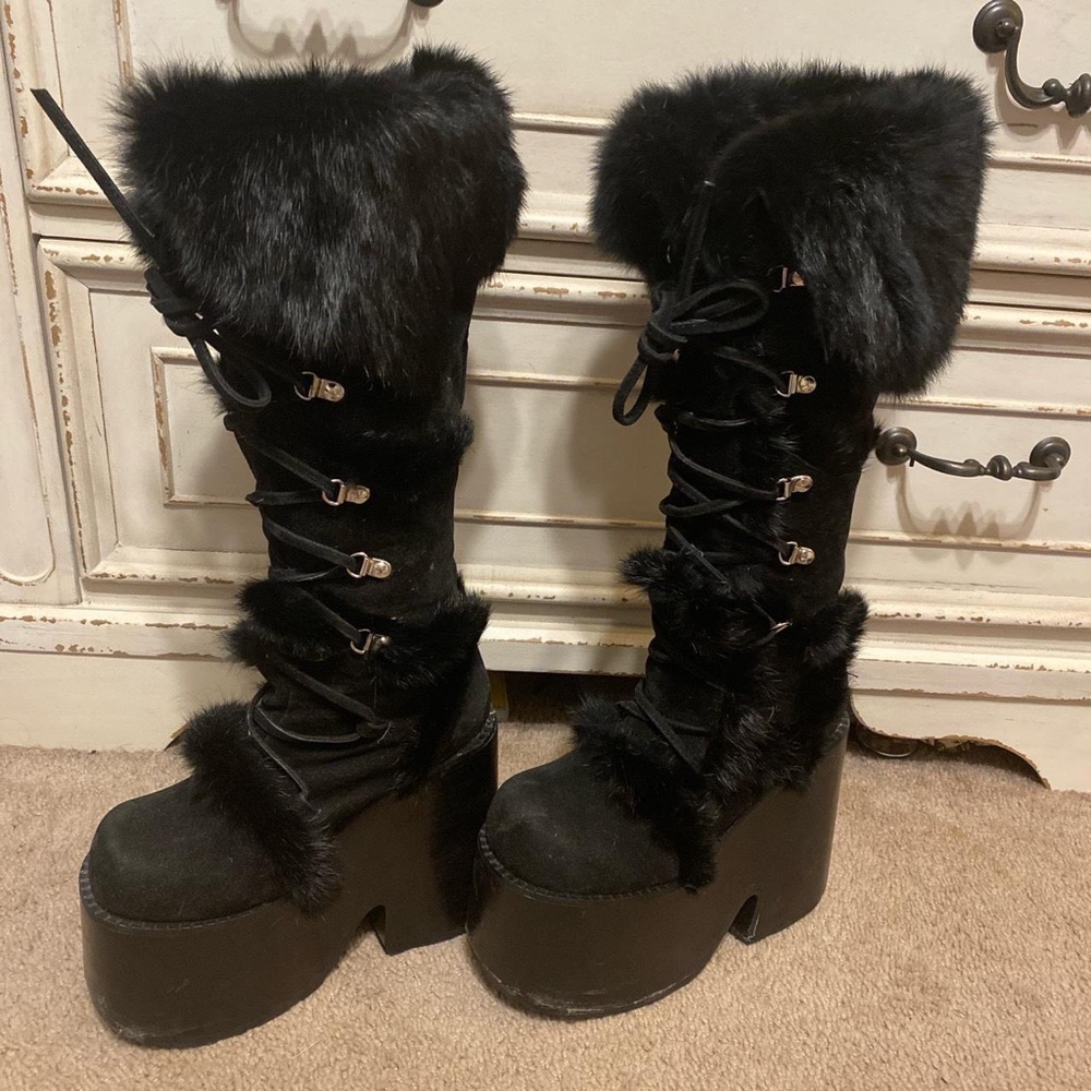 SUPER RARE Vintage Demonia Eskimo-305